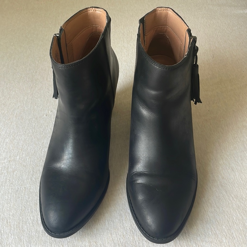 Vionic Madeline leather ankle boots